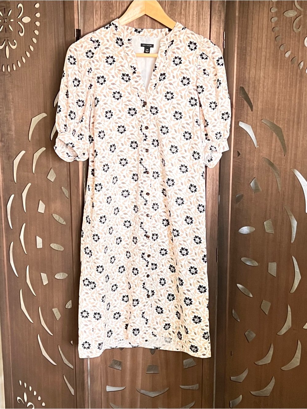 Ann Taylor Cream/Black Short Puff Sleeve Button Front
Knee Length Dress Size XXS